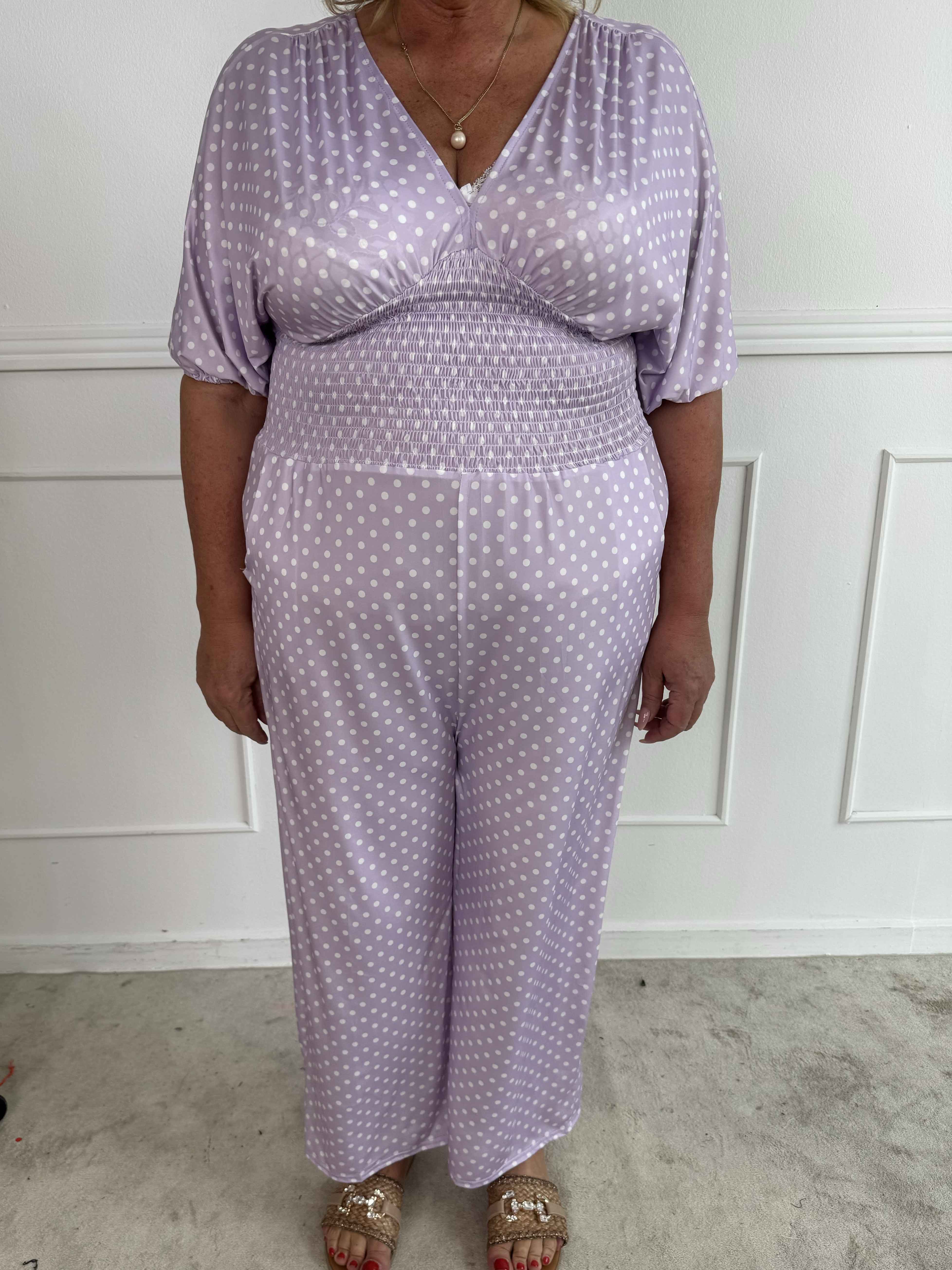 Grace - Stretchig plus size jumpsuit med vita prickar